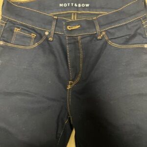 Mott & Bow dark soft jeans. Size 28. Inseam 28. Barely worn. Great quality.